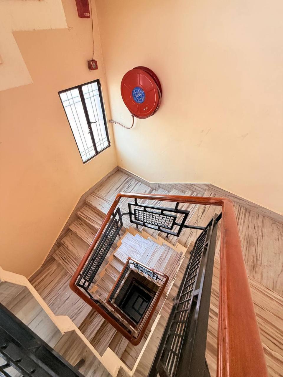 Shivam Hotel Varanasi - Near Kashi Vishwanath Temple With Parking And Lift Kültér fotó