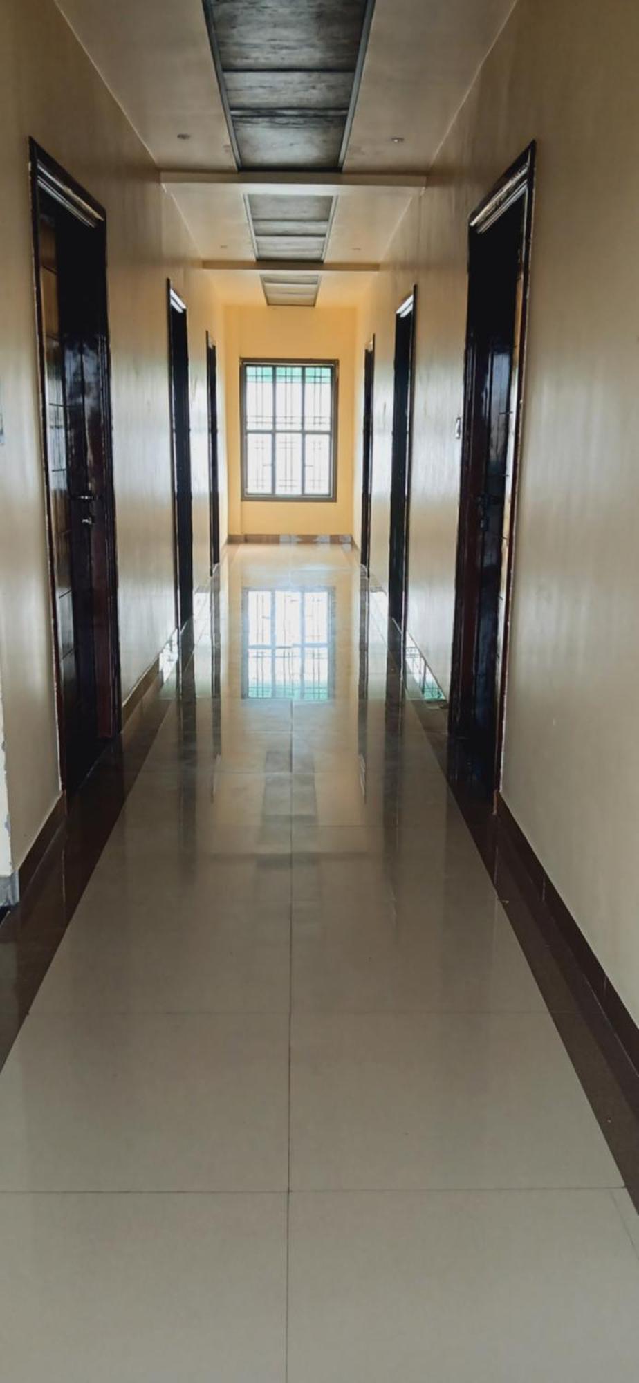 Shivam Hotel Varanasi - Near Kashi Vishwanath Temple With Parking And Lift Kültér fotó